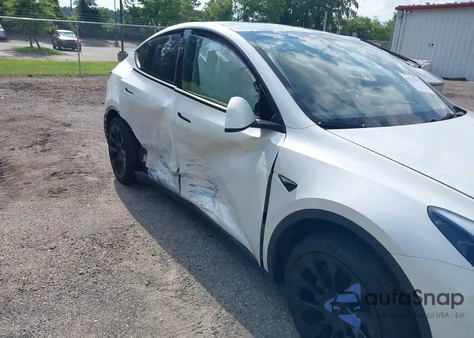 2024 Tesla Model Y Long Range Dual Motor All-Wheel Drive from USA, damaged, VIN 7SAYGDEE3RA248901